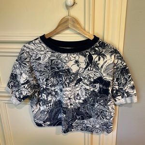 Old Navy floral cropped tee